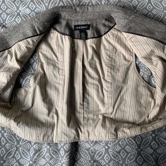 Vest - Picture 2 of 4